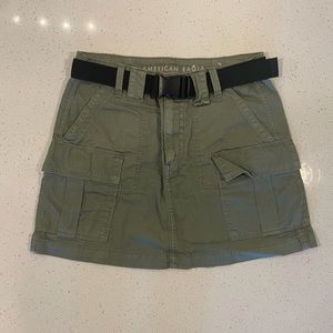 Womens American Eagle cargo mini skirt: size 6, hi-rise a-line 100% polyester